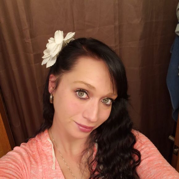 Meet your Posher, Tori - Picture 1 of 1